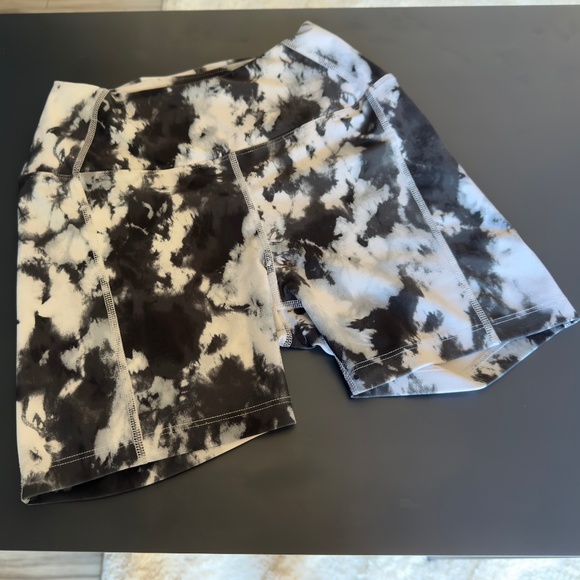 Year of Ours 4" Biker Shorts Size Small - Picture 1 of 3